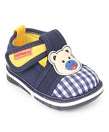 cute walk by babyhug canvas shoes