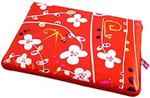 Pylones White Flower Design Laptop Sleeve Swaddle up and protect your laptop and give it supremely fashionable look