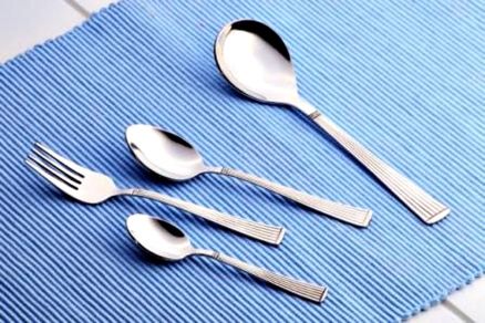 Awkenox Cutlery Set with Sky Blue Placement