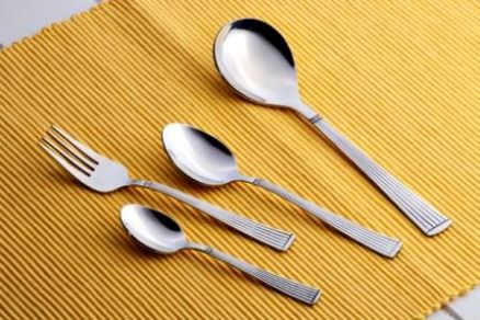 Awkenox Cutlery Set with Yellow Placement