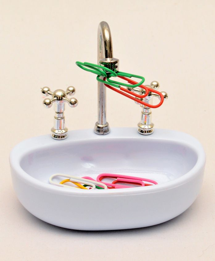 Tipy Tipy Tap Magnetic Wash Basin Clip Box Cum Decorative Prop - Silver