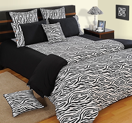 Swayam Paradise Delight Printed Double Bed Sheet With 2 Pillow Covers - Black & White