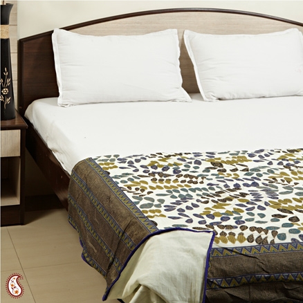 Aapnorajasthan - Multicolour Leaf Print Duvet