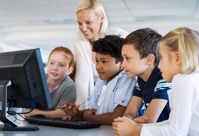 d10 Lines, Short and Long Essay on Computer for Children