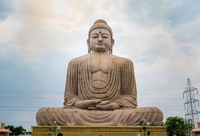 essay on gautam buddha 100 words