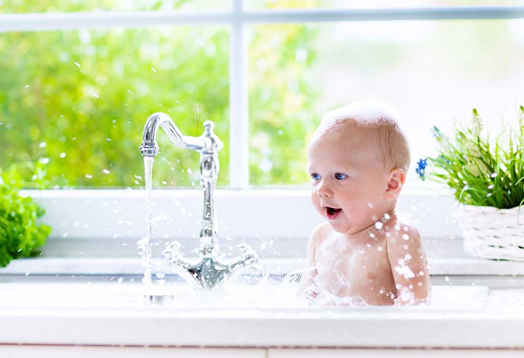 summer time baby bath