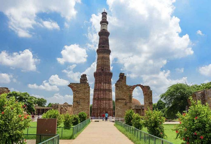 Essay on Qutub Minar