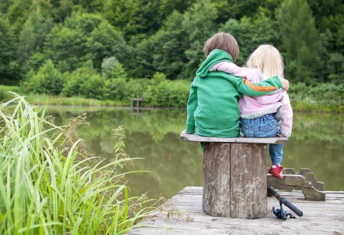 tips on how to help your child make new friends