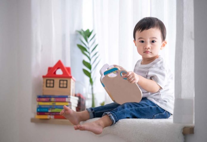 Raising A Toddler To Become An Independent Child